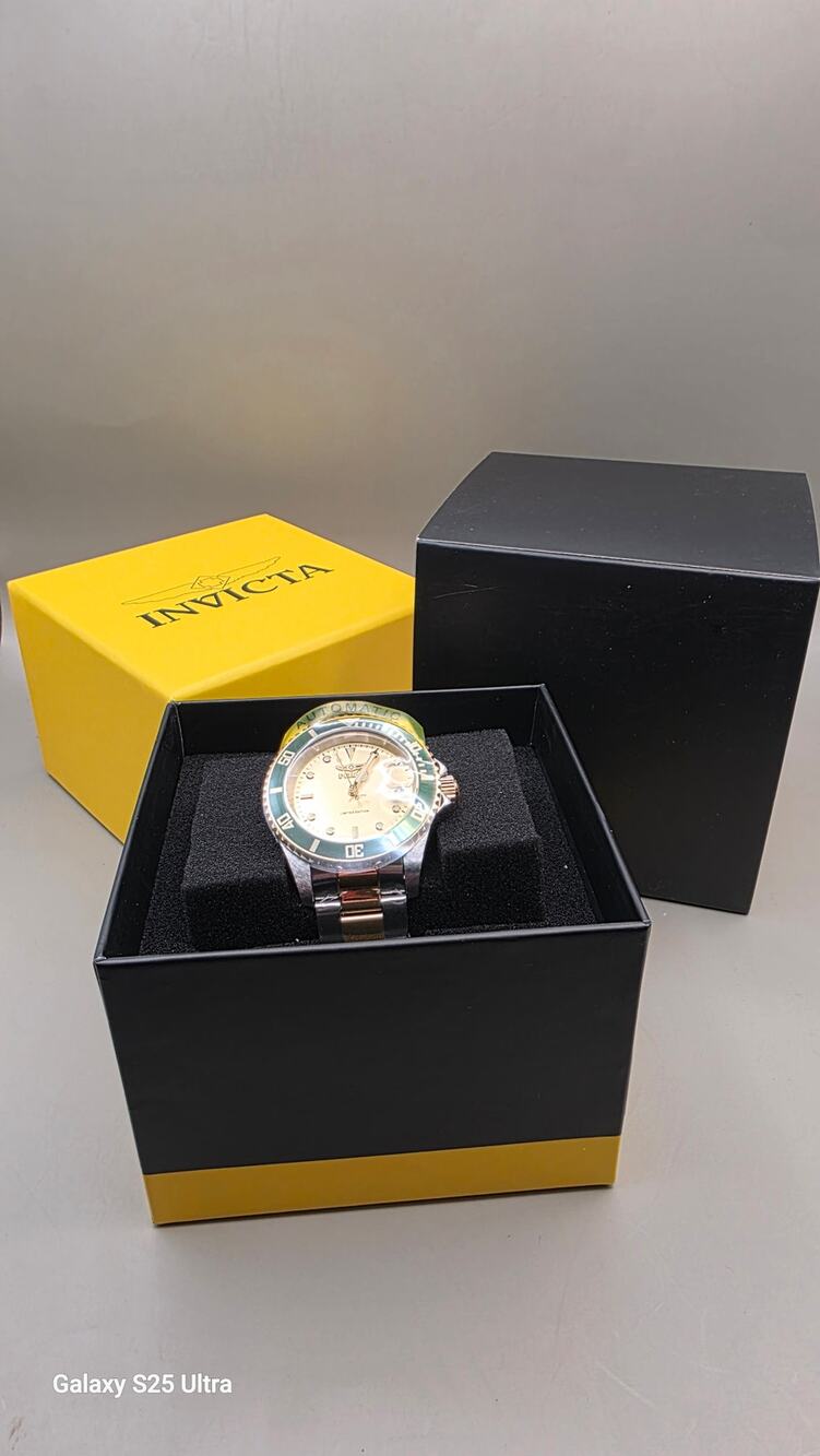 Stunning Invicta Men's Pro Diver Two-Tone Automatic Watch